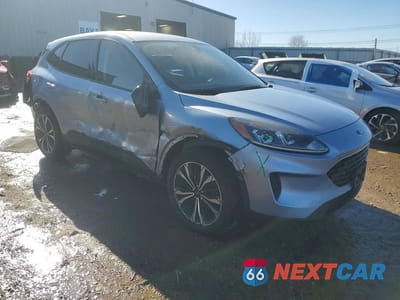 Czwarte zdjęcie samochodu z boku: 2022 FORD ESCAPE SE VIN:1FMCU9G62NUB83137 - miniatura