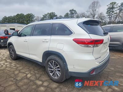 Drugie zdjęcie samochodu z przodu: 2019 TOYOTA HIGHLANDER SE VIN:5TDKZRFH9KS555979 - miniatura