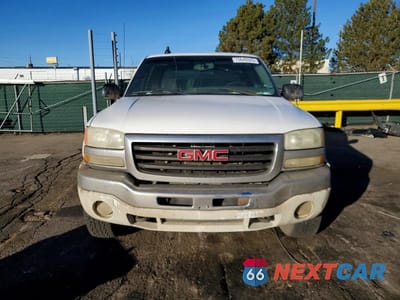 Piąte zdjęcie samochodu w środku: 2003 GMC SIERRA K1500 HEAVY DUTY VIN:1GTGK13UX3F119284 - miniatura