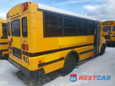 Czwarte zdjęcie samochodu z boku: 2014 CHEVROLET EXPRESS SCHOOL BUS VIN:1GB0G2BA7E1160637 - miniatura