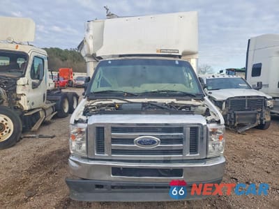 Piąte zdjęcie samochodu w środku: 2022 FORD E450 DELIVERY TRUCK VIN:1FDXE4FN0NDC22690 - miniatura