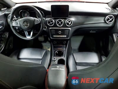 Zdjęcie 8 z 11 samochodu: 2018 MERCEDES-BENZ CLA 250 4MATIC VIN:WDDSJ4GB8JN575543 - miniatura