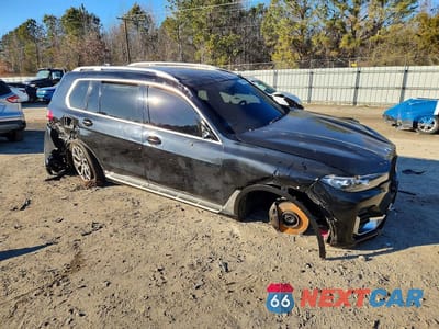 Czwarte zdjęcie samochodu z boku: 2021 BMW X7 XDRIVE40I VIN:5UXCW2C00M9E88095 - miniatura