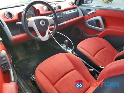 Zdjęcie 8 z 13 samochodu: 2011 SMART FORTWO PURE VIN:WMEEJ3BA9BK443122 - miniatura
