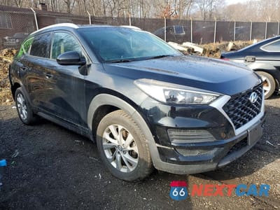Czwarte zdjęcie samochodu z boku: 2019 HYUNDAI TUCSON VALUE VIN:KM8J33A44KU021150 - miniatura