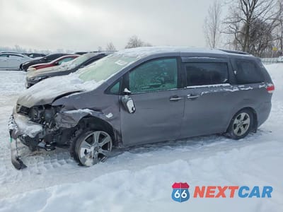 2019 TOYOTA SIENNA SE 5TDXZ3DCXKS972828 - główne zdjęcie licytacji z USA - miniatura