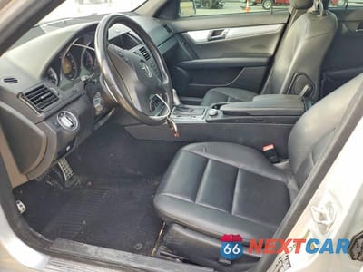 Zdjęcie 7 z 12 samochodu: 2011 MERCEDES-BENZ C 300 VIN:WDDGF5EB5BA460732 - miniatura