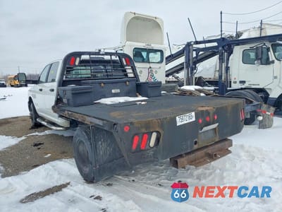 Trzecie zdjęcie samochodu z tyłu: 2017 RAM 3500 FLATBED TRUCK VIN:3C7WRTCL7HG619888 - miniatura
