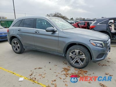 Czwarte zdjęcie samochodu z boku: 2018 MERCEDES-BENZ GLC 300 4MATIC VIN:WDC0G4KB4JV104135 - miniatura