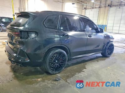 Trzecie zdjęcie samochodu z tyłu: 2026 BMW X5 M COMPETITION VIN:5YM13ET02T9108597 - miniatura