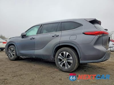 Drugie zdjęcie samochodu z przodu: 2021 TOYOTA HIGHLANDER XLE VIN:5TDGZRAH4MS051100 - miniatura