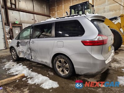 Drugie zdjęcie samochodu z przodu: 2015 TOYOTA SIENNA LE VIN:5TDKK3DC6FS547630 - miniatura