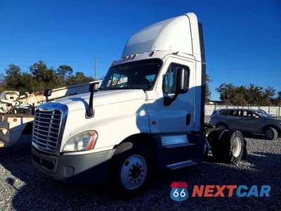 Drugie zdjęcie samochodu z przodu: 2016 FREIGHTLINER CASCADIA 125 SEMI TRUCK VIN:1FUBGEDV9GLHC5667 - miniatura