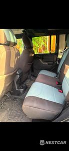 Piąte zdjęcie samochodu w środku: 2016 JEEP WRANGLER UNLIMITED SPORT VIN:1C4BJWDG5GL110034 - miniatura
