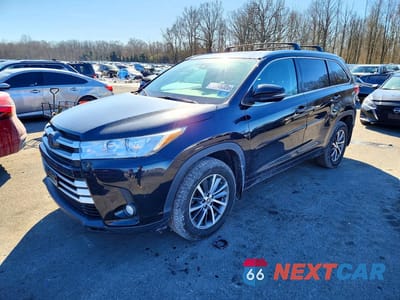 2018 TOYOTA HIGHLANDER SE 5TDJZRFH8JS858102 - główne zdjęcie licytacji z USA - miniatura