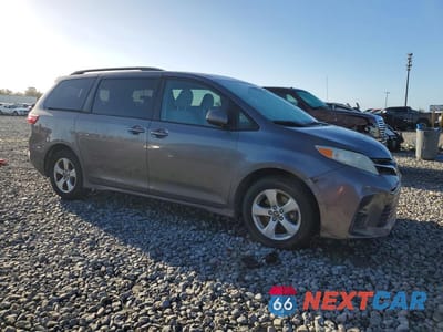 Czwarte zdjęcie samochodu z boku: 2018 TOYOTA SIENNA LE VIN:5TDKZ3DC8JS903838 - miniatura