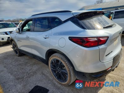 Drugie zdjęcie samochodu z przodu: 2021 CHEVROLET BLAZER RS VIN:3GNKBKRS9MS520982 - miniatura