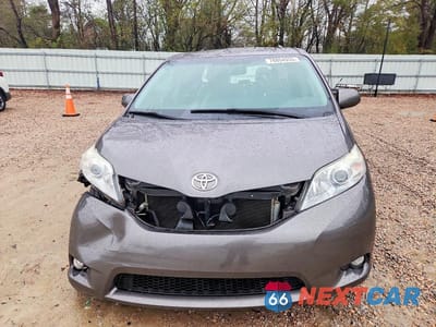 Piąte zdjęcie samochodu w środku: 2017 TOYOTA SIENNA LE 8-PASSENGER VIN:5TDKZ3DC7HS788756 - miniatura