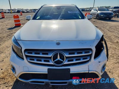 Piąte zdjęcie samochodu w środku: 2019 MERCEDES-BENZ GLA 250 4MATIC VIN:WDCTG4GB4KU009779 - miniatura