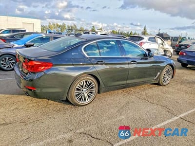 Trzecie zdjęcie samochodu z tyłu: 2019 BMW 530E VIN:WBAJA9C56KB389776 - miniatura