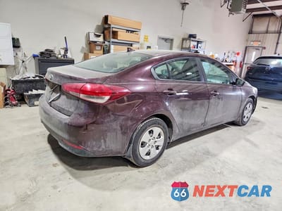 Trzecie zdjęcie samochodu z tyłu: 2018 KIA FORTE LX VIN:3KPFK4A70JE258387 - miniatura
