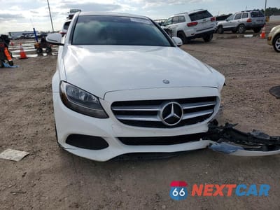 Piąte zdjęcie samochodu w środku: 2017 MERCEDES-BENZ C 300 VIN:55SWF4JB7HU196918 - miniatura