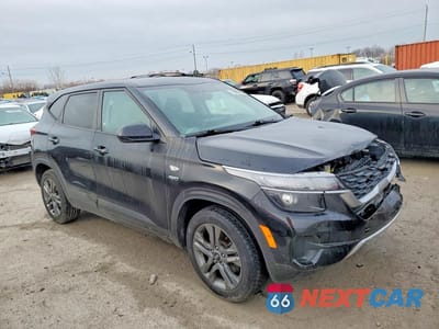 Czwarte zdjęcie samochodu z boku: 2021 KIA SELTOS LX VIN:KNDEPCAA4M7174662 - miniatura