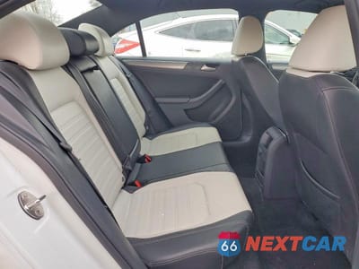 Zdjęcie 10 z 12 samochodu: 2017 VOLKSWAGEN JETTA SPORT VIN:3VWD17AJ0HM395589 - miniatura