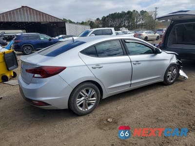 Trzecie zdjęcie samochodu z tyłu: 2019 HYUNDAI ELANTRA SEL VIN:KMHD84LF6KU738183 - miniatura