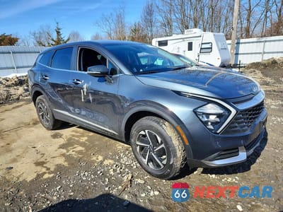 Czwarte zdjęcie samochodu z boku: 2023 KIA SPORTAGE LX VIN:KNDPUCAG0P7025143 - miniatura