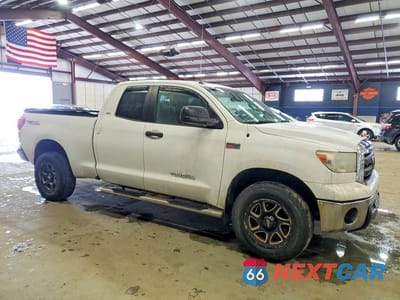 Czwarte zdjęcie samochodu z boku: 2010 TOYOTA TUNDRA GRADE VIN:5TFUY5F12AX133908 - miniatura