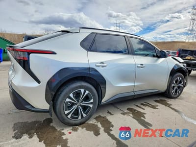Trzecie zdjęcie samochodu z tyłu: 2024 TOYOTA BZ4X XLE VIN:JTMABACA2RA058983 - miniatura