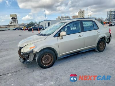 2009 NISSAN VERSA S 3N1BC11E49L470888 - główne zdjęcie licytacji z USA - miniatura