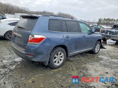 Trzecie zdjęcie samochodu z tyłu: 2012 TOYOTA HIGHLANDER BASE VIN:5TDBK3EH2CS145948 - miniatura