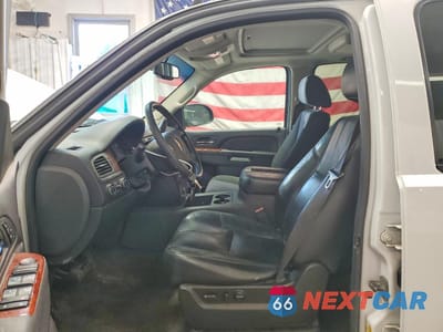 Zdjęcie 7 z 12 samochodu: 2011 CHEVROLET SUBURBAN K1500 LT VIN:1GNSKJE39BR186056 - miniatura