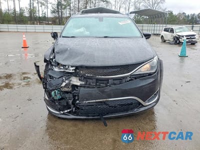 Piąte zdjęcie samochodu w środku: 2020 CHRYSLER PACIFICA TOURING L VIN:2C4RC1BG0LR200417 - miniatura