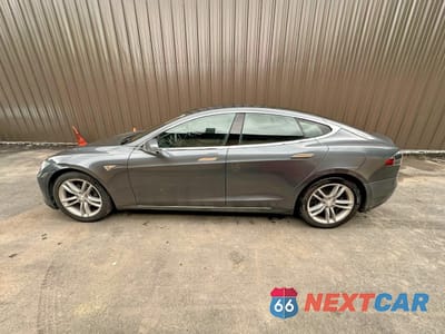 Zdjęcie 11 z 14 samochodu: 2013 TESLA MODEL S VIN:5YJSA1AC6DFP10886 - miniatura
