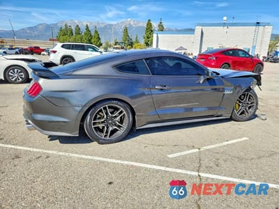 Trzecie zdjęcie samochodu z tyłu: 2020 FORD MUSTANG GT VIN:1FA6P8CF5L5130471 - miniatura