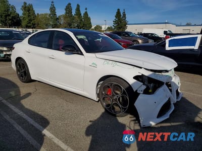 Czwarte zdjęcie samochodu z boku: 2023 ALFA ROMEO GIULIA VIN:ZARFAMBN4P7669628 - miniatura