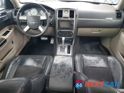 Zdjęcie 8 z 11 samochodu: 2006 CHRYSLER 300C SRT-8 VIN:2C3LA73W66H388752 - miniatura