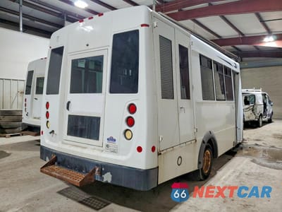 Czwarte zdjęcie samochodu z boku: 2016 FORD ECONOLINE E350 SUPER DUTY CUTAWAY VAN VIN:1FDEE3FS3GDC58240 - miniatura