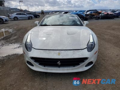 Piąte zdjęcie samochodu w środku: 2015 FERRARI CALIFORNIA T VIN:ZFF77XJA1F0207470 - miniatura