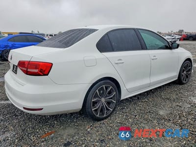 Trzecie zdjęcie samochodu z tyłu: 2015 VOLKSWAGEN JETTA BASE VIN:3VW2K7AJXFM326054 - miniatura