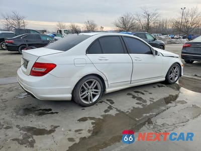 Trzecie zdjęcie samochodu z tyłu: 2013 MERCEDES-BENZ C 250 VIN:WDDGF4HBXDR245518 - miniatura