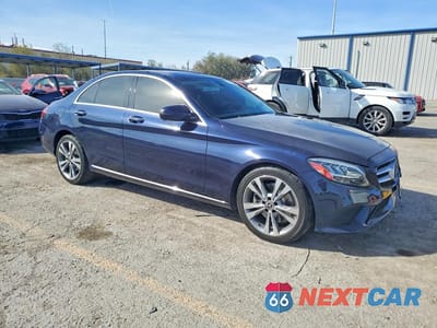 Czwarte zdjęcie samochodu z boku: 2019 MERCEDES-BENZ C 300 VIN:55SWF8DB4KU300307 - miniatura