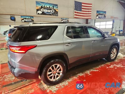 Trzecie zdjęcie samochodu z tyłu: 2019 CHEVROLET TRAVERSE LT VIN:1GNEVGKW8KJ311746 - miniatura