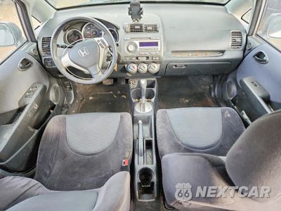 Zdjęcie 8 z 13 samochodu: 2008 HONDA FIT SPORT VIN:JHMGD38678S027238 - miniatura
