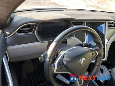 Zdjęcie 9 z 12 samochodu: 2015 TESLA MODEL S VIN:5YJSA1E4XFF116419 - miniatura