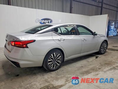 Trzecie zdjęcie samochodu z tyłu: 2023 NISSAN ALTIMA 2.5 SV VIN:1N4BL4DV1PN341794 - miniatura