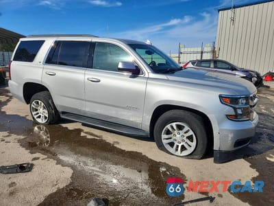 Czwarte zdjęcie samochodu z boku: 2020 CHEVROLET TAHOE C1500 LT VIN:1GNSCBKC7LR192298 - miniatura